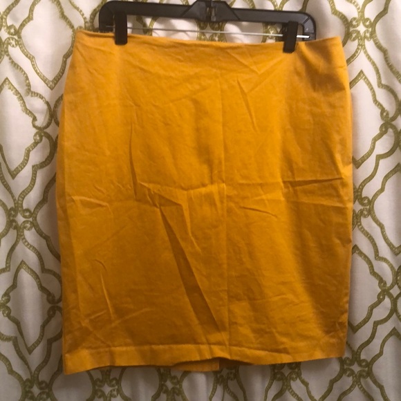 New York & Company Dresses & Skirts - Mustard ✏️ skirt